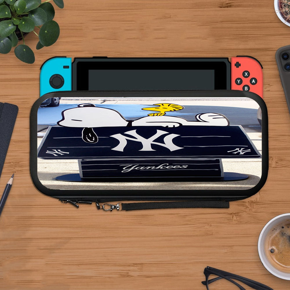 New York Yankees Logos And Uniforms Snoopy Protective Carry Switch Nintendo Switch 2 Case